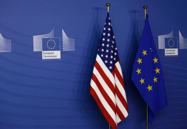 Σημαίες των ΗΠΑ και της Ευρωπαϊκής Ένωσης