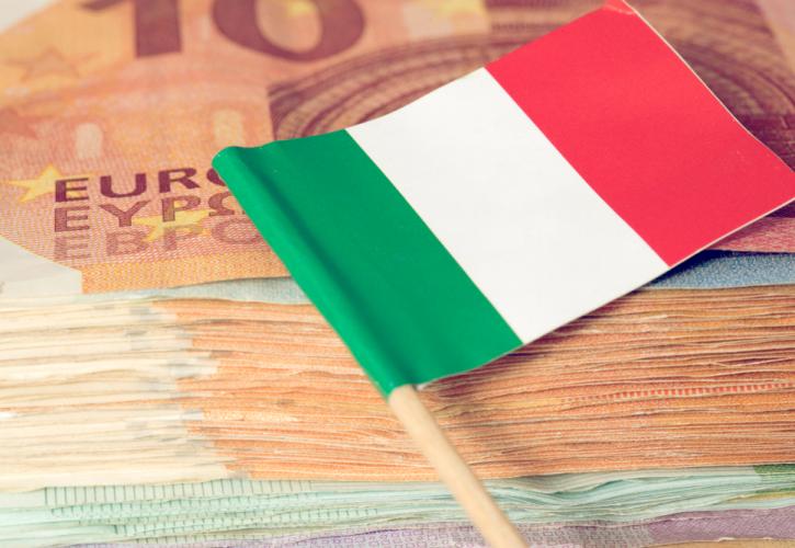 Σημαία της Ιταλίας με χαρτονόμισμα ευρώ