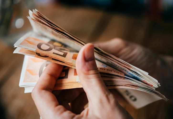 Πού κυμαίνονται οι μισθοί στην Ελλάδα σήμερα: Πρόταση - έκπληξη από την ΓΣΕΕ για τον κατώτατο