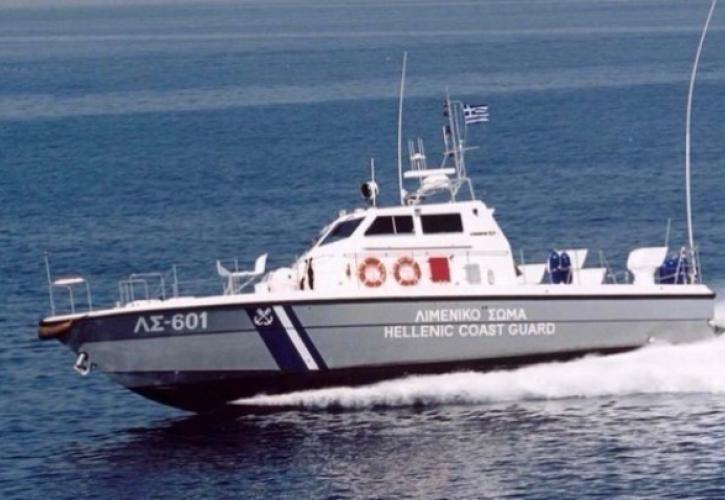 Πρόσκρουση φορτηγού πλοίου σε βραχονησίδα των Κυθήρων - Δεν αναφέρθηκε τραυματισμός