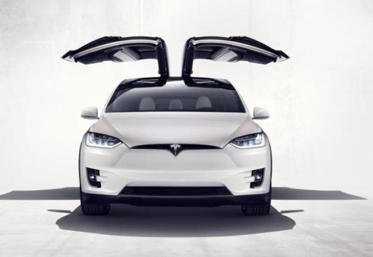 Η Tesla πέτυχε τον στόχο για τις πωλήσεις του 2023, ωστόσο την «έφαγε» η κινεζική BYD