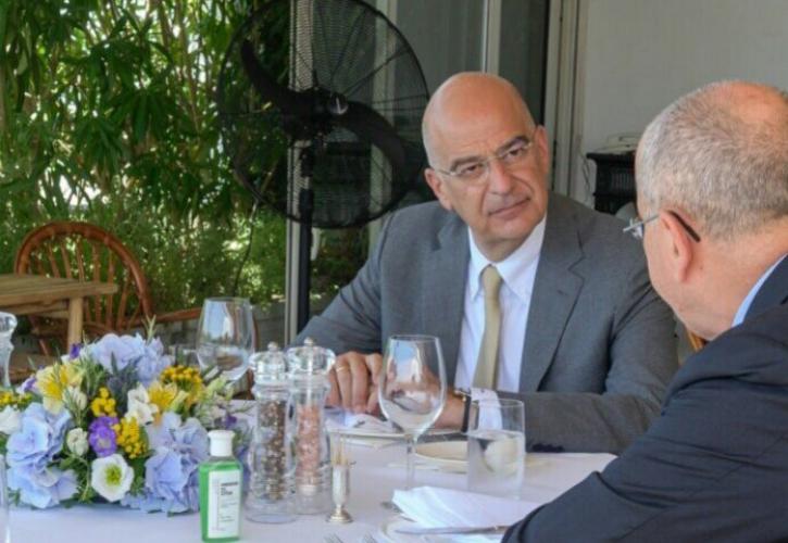 Δένδιας: Γεύμα εργασίας με τον πρέσβη του Ισραήλ