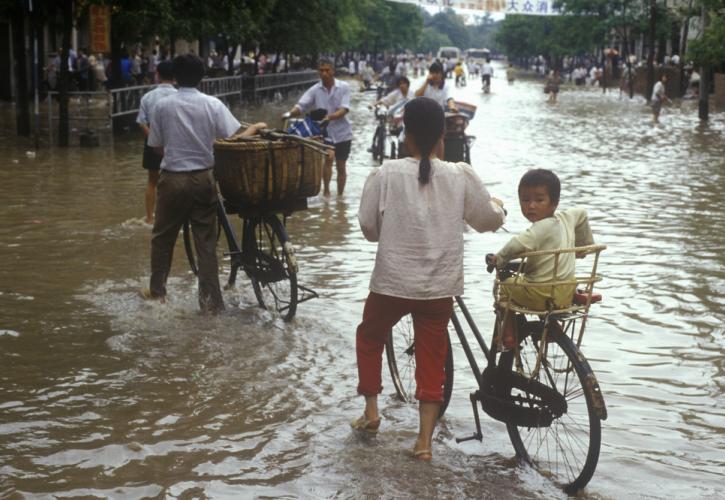 Κίνα: Βροχοπτώσεις ρεκόρ στα νότια - Πάνω από 220.000 απομακρύνθηκαν από τα σπίτια τους