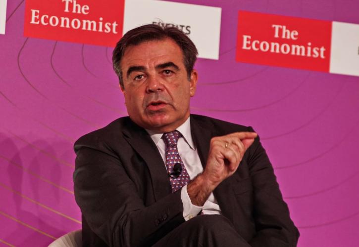 Economist: Συμφωνούν Σχοινάς-Σόιμπλε για διαχείριση πανδημίας, διαφωνούν για μεταναστευτικό