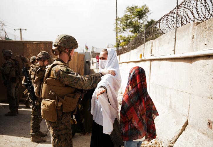 Δραματική κατάσταση στο Αφγανιστάν - Εκατοντάδες εκτοπισμένες οικογένειες εκλιπαρούν για φαγητό και στέγη