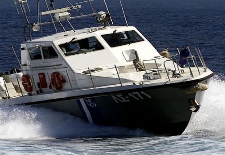 Aνατροπή σκάφους με μετανάστες στη θαλάσσια περιοχή της Μυκόνου - Δυο νεκροί, συνεχίζονται οι έρευνες