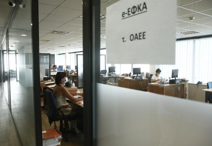 ΕΦΚΑ: Στη μάχη των εκκρεμών συντάξεων 1.200 πιστοποιημένοι δικηγόροι και λογιστές