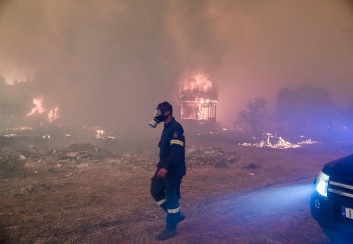 Βίλια: Σε πλήρη εξέλιξη η πυρκαγιά - Εκκένωση πέντε οικισμών - Κάηκαν 10 σπίτια