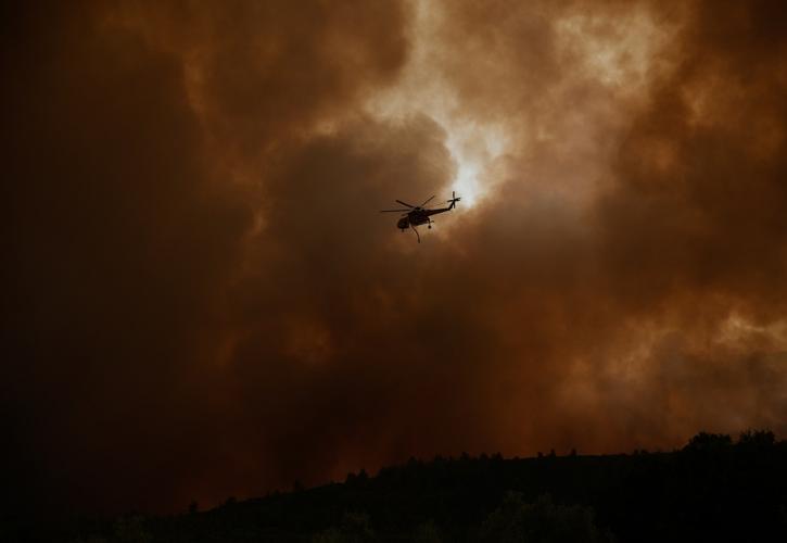 Βίλια: Μαίνεται για τρίτη νύχτα η πυρκαγιά - Μάχη με τις αναζωπυρώσεις