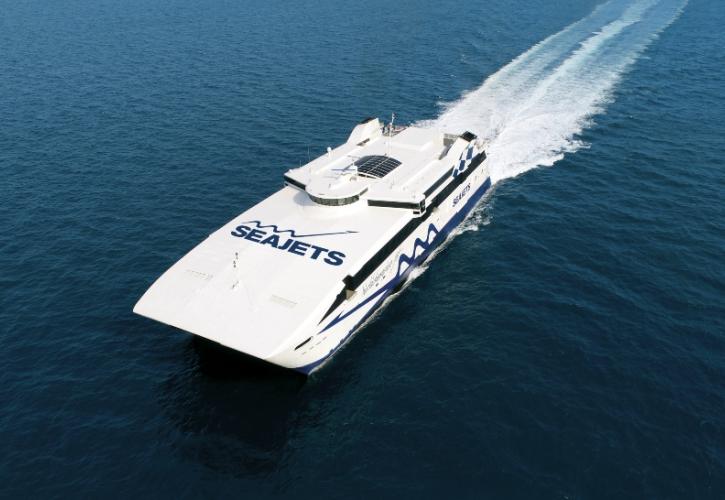 Με μειωμένη ταχύτητα στον Πειραιά το World Champion Jet λόγω εμπλοκής αντικειμένου στην υδροπρόωση