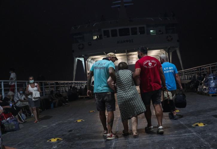 Ατελώς και κατά προτεραιότητα θα εκδίδονται διαβατήρια και ταυτότητες των πληγέντων απο τις πυρκαγιές