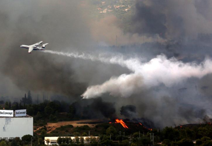 Τρεις αναζωπυρώσεις στη Βαρυμπόμπη - Μήνυμα 112: «Εκκενώστε την Ιπποκράτειο Πολιτεία, Δροσοπηγή»