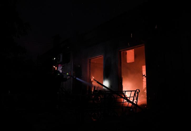 Ξεφεύγει η πυρκαγιά στη Φωκίδα: Εντολή εκκένωσης σε οικισμούς