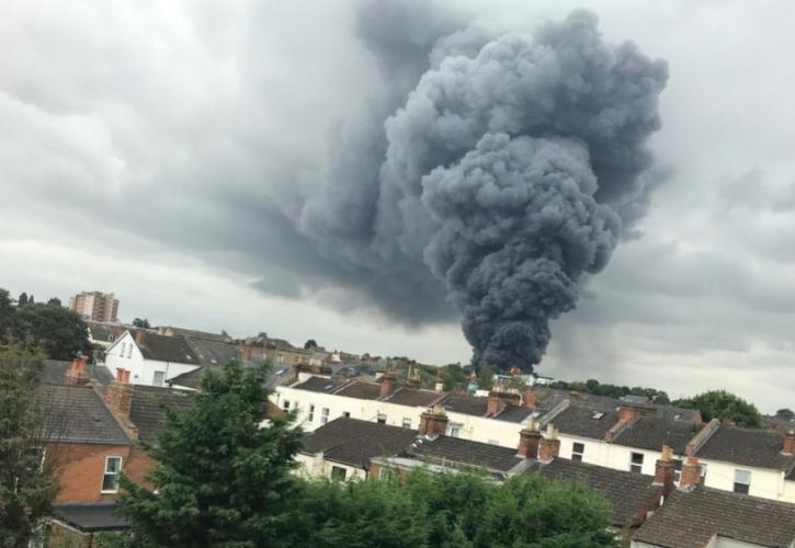 Αγγλία: Μεγάλες εκρήξεις μετά από πυρκαγιά στο Λίμινγκτον 