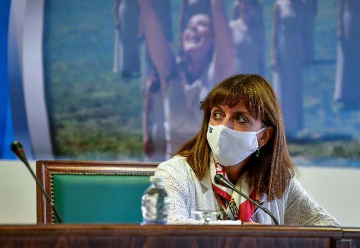 Η Σακελλαροπούλου στην Εθνική Πινακοθήκη, για ξενάγηση νέων με σύνδρομο Down