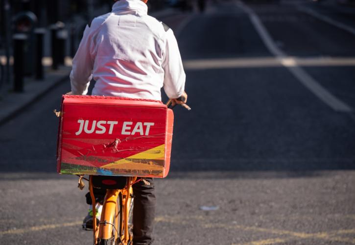 Just Eat Takeaway: Πτώση 12% στις παραγγελίες της μεγαλύτερης πλατφόρμας delivery της Ευρώπης