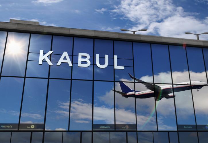 Λειτουργεί ξανά το αεροδρόμιο της Καμπούλ - Αναχώρησαν οι πρώτοι πολίτες με διπλη υπηκοότητα