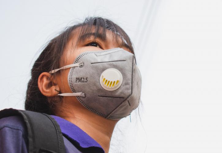 ΠΟΥ: Χρήση μάσκας σε μεγάλες πτήσεις εν μέσω εξάπλωσης της μετάλλαξης XBB.1.5 της Όμικρον