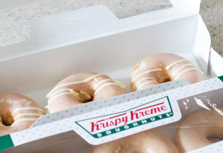 Krispy Kreme: Διπλασιάζει τα δωρεάν ντόνατ ως «κίνητρο» για εμβολιασμούς κατά της Covid-19