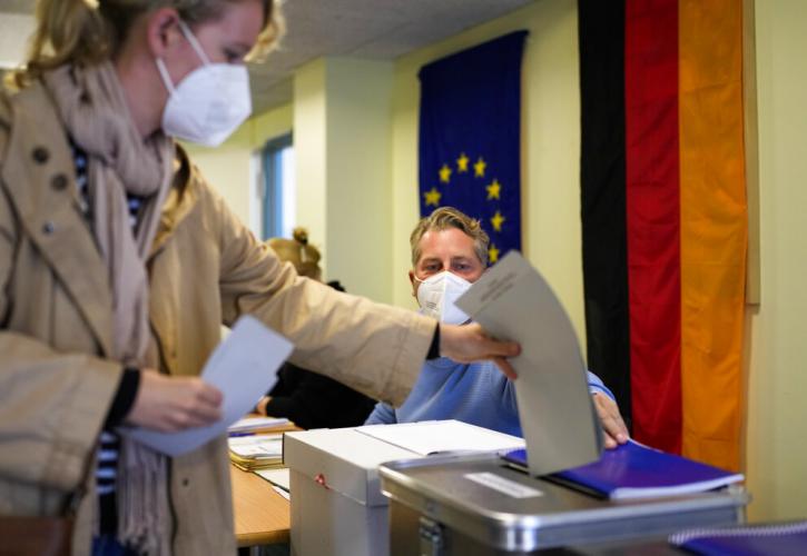 Γερμανία: Άνοιξαν οι κάλπες για την ψηφοφορία που θα καθορίσει την πορεία της χώρας στη μετά τη Μέρκελ εποχή