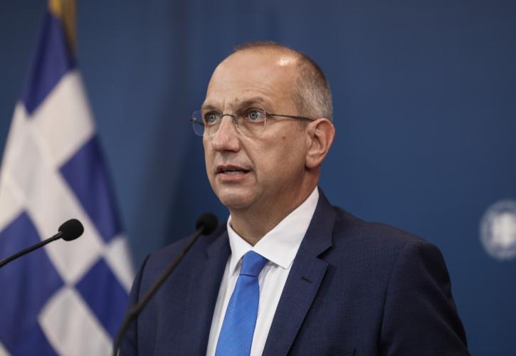 Οικονόμου: Όλοι ξέρουμε ποιος προσπάθησε να χειραγωγήσει τα ΜΜΕ για να στήσει κανάλια