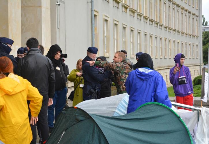 Πολωνία: Χιλιάδες άνθρωποι διαδήλωσαν κατά της επαναπροώθησης μεταναστών στα σύνορα με τη Λευκορωσία