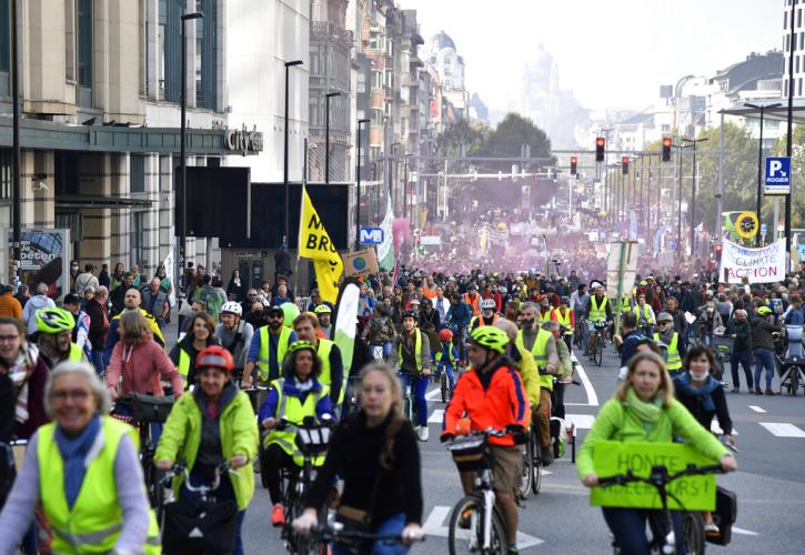 Βέλγιο: Χιλιάδες διαδηλωτές στη μεγάλη πορεία για το κλίμα στις Βρυξέλλες