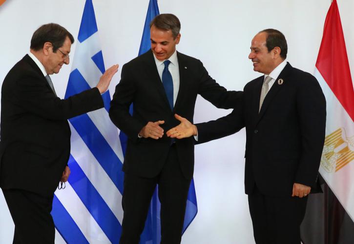 Σε εξέλιξη η Τριμερής Ελλάδας, Κύπρου και Αιγύπτου - Κοινή Διακήρυξη για τις εξελίξεις στην περιοχή
