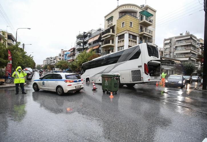 Θεσσαλονίκη: Κλειστή η Εθν. Αντιστάσεως λόγω καθίζησης οδοστρώματος και «πτώσης» λεωφορείου