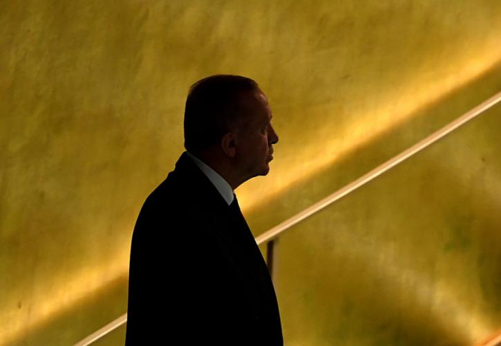 Η τουρκική κρίση «ταρακουνά» την πίστη στο πρόσωπο του Ερντογάν