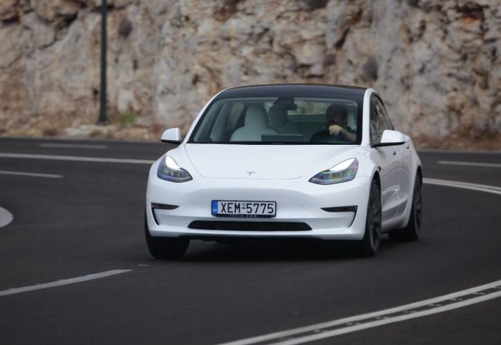 Η Herz παράγγειλε 100.000 Model 3 και «εκτόξευσε» τη μετοχή της Tesla