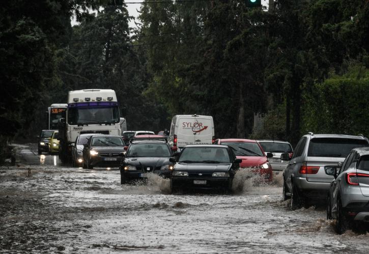 «Μπάλλος»: Έντονα καιρικά φαινόμενα στην Αττική - Εκατοντάδες κλήσεις στην Πυροσβεστική