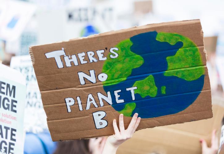 Τζον Κέρι: Ο πόλεμος δεν αποτελεί δικαιολογία για να εγκαταλείψουμε τον αγώνα για το κλίμα