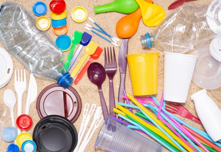 Κομισιόν: Νέοι κανόνες για ανακυκλωμένα πλαστικά και συσκευασίες τροφίμων