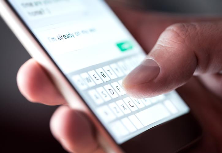 Με SMS προς 450.000 ανεμβολίαστους θα συνεχιστεί η καμπάνια εμβολιασμού