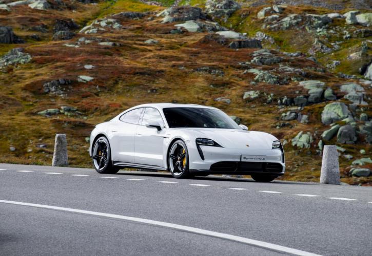 H ηλεκτρική Porsche Taycan ξεπέρασε σε πωλήσεις την 911