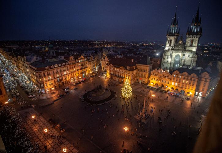 Τσεχία: Η κυβέρνηση κηρύσσει κατάσταση έκτακτης ανάγκης, κλείνει τις χριστουγεννιάτικες αγορές