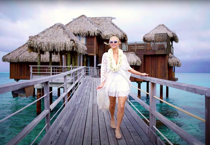 Η Paris Hilton κάνει μήνα του μέλιτος στα Bora Bora κι είμαστε όλοι καλεσμένοι