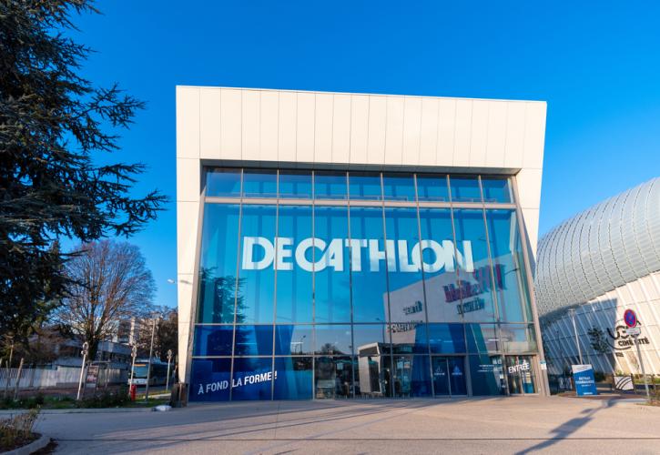 Γαλλία: Η Decathlon περιορίζει τις πωλήσεις κανό, λόγω μεταναστών που προσπαθούν να διασχίσουν τη Μάγχη