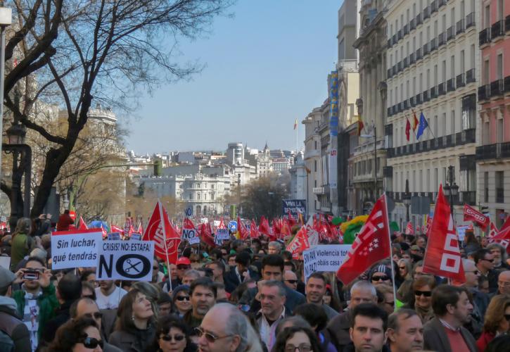 Ισπανία: Μεγάλη διαδήλωση στην Μαδρίτη κατά των ιδιωτικοποιήσεων στον τομέα των δημοσίων υπηρεσιών υγείας