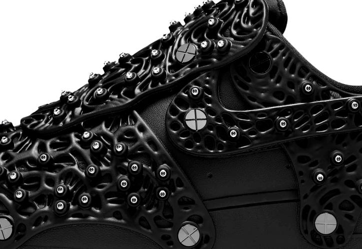 Swarovski και Nike λανσάρουν τα πιο λαμπερά αθλητικά παπούτσια που έχετε φορέσει ποτέ