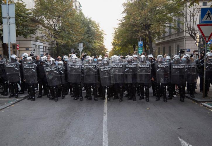 Σερβία: Οικολογικές διαμαρτυρίες για νομοσχέδια με αποκλεισμούς δρόμων