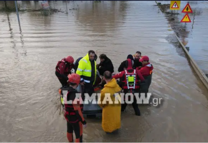 Λαμία: Σε απεγκλωβισμούς προχώρησε η ΕΜΑΚ- Υπερχείλισε ο Σπερχειός