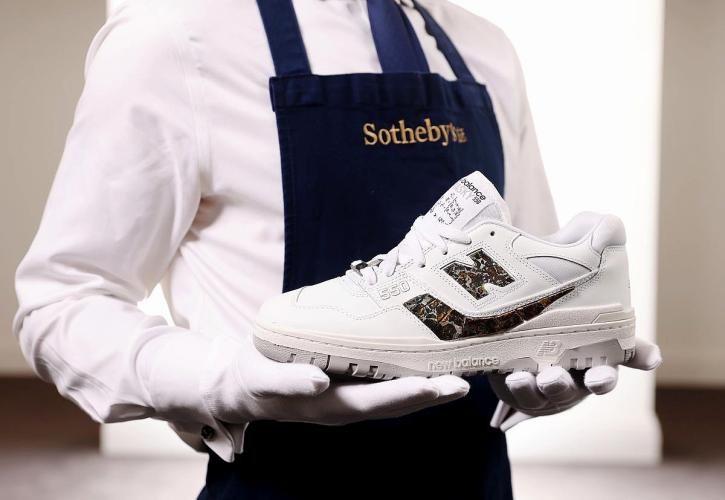 New Balance και Netflix μόλις έφτιαξαν ένα ζευγάρι sneakers από μετεωρίτη