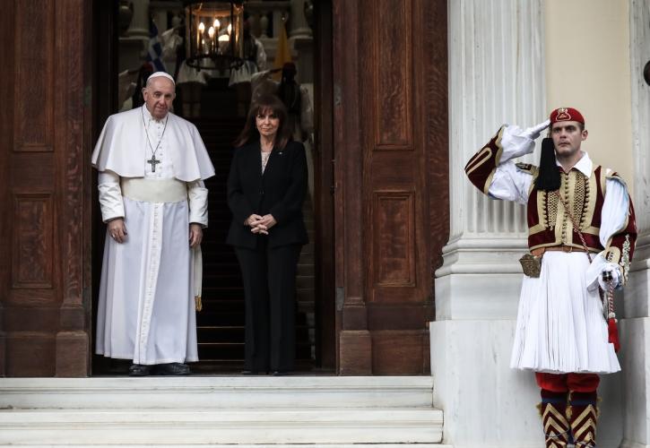Πάπας Φραγκίσκος: Χωρίς την Ελλάδα ο κόσμος θα ήταν λιγότερο σοφός 