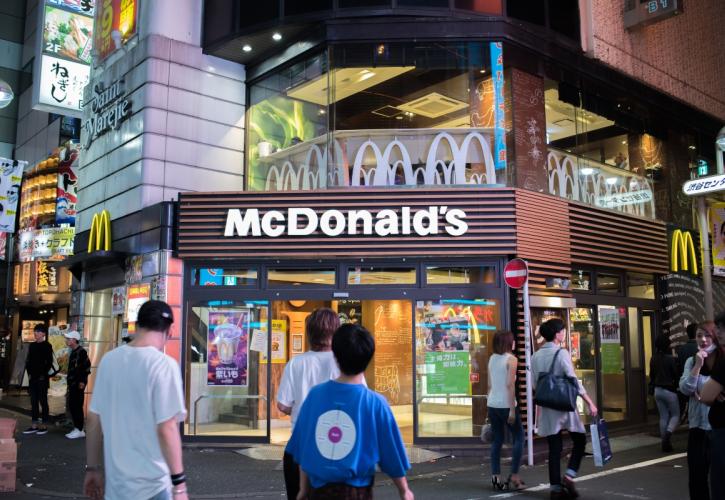 Οριστικό τέλος για τα μπέργκερ των McDonald’s στη Ρωσία μετά από 32 χρόνια