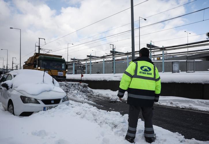 Πολ. Προστασία: Περίπου 4.500 επιβάτες και 2.500 οχήματα εγκλωβίστηκαν εντός της Αττικής Οδού