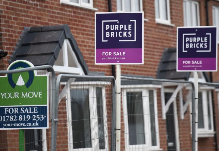 Δεν σταματούν να ακριβαίνουν τα σπίτια στη Βρετανία: Τη μεγαλύτερη άνοδο από το 2007 κατέγραψαν οι τιμές