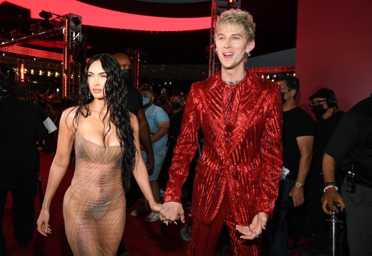 Το δαχτυλίδι αρραβώνων της Megan Fox και του Machine Gun Kelly ρίχνει το internet