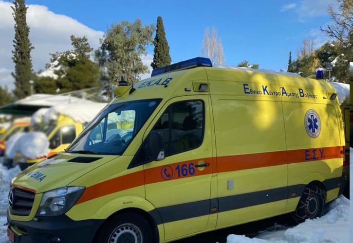 ΕΚΑΒ: Έκκληση αποφυγής μη απαραίτητων μετακινήσεων λόγω παγετού
